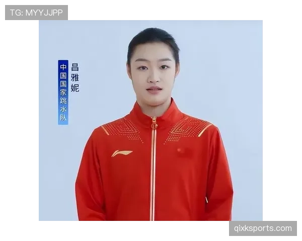 昌雅妮出门一背包像去首映,买个路边甜筒都带着光环 昌雅妮出门一背包像去首映,买个路边甜筒都带着光环